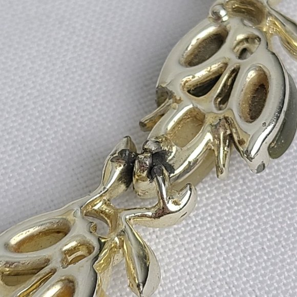 Vintage Green and Cream Necklace - Picture 7 of 8